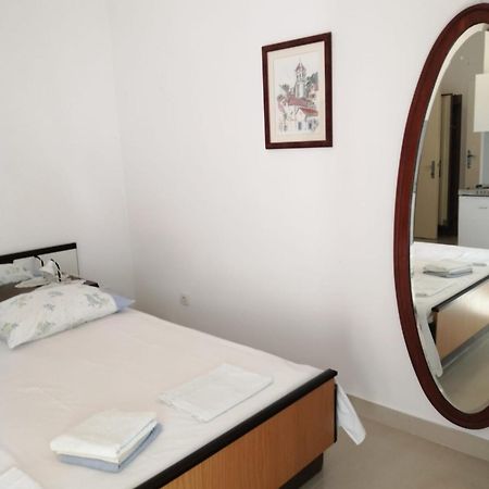 Omis Apartment On The Beach Exterior photo