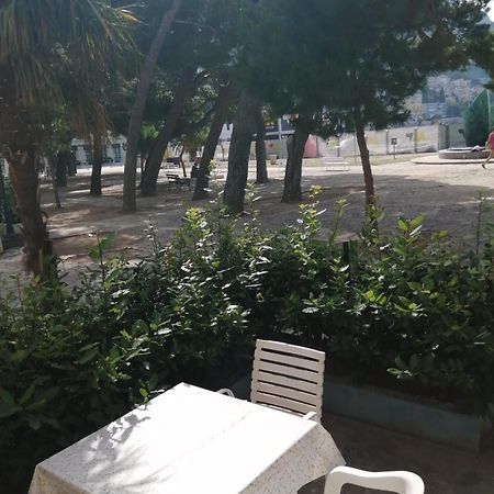 Omis Apartment On The Beach Exterior photo