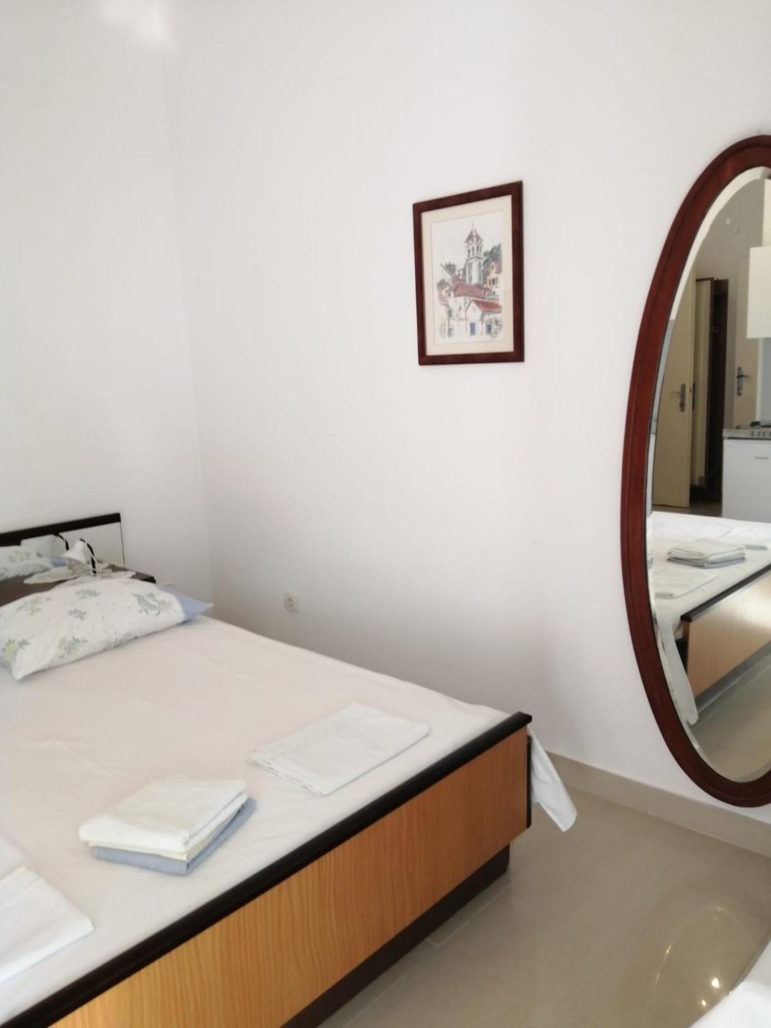 Omis Apartment On The Beach Exterior photo