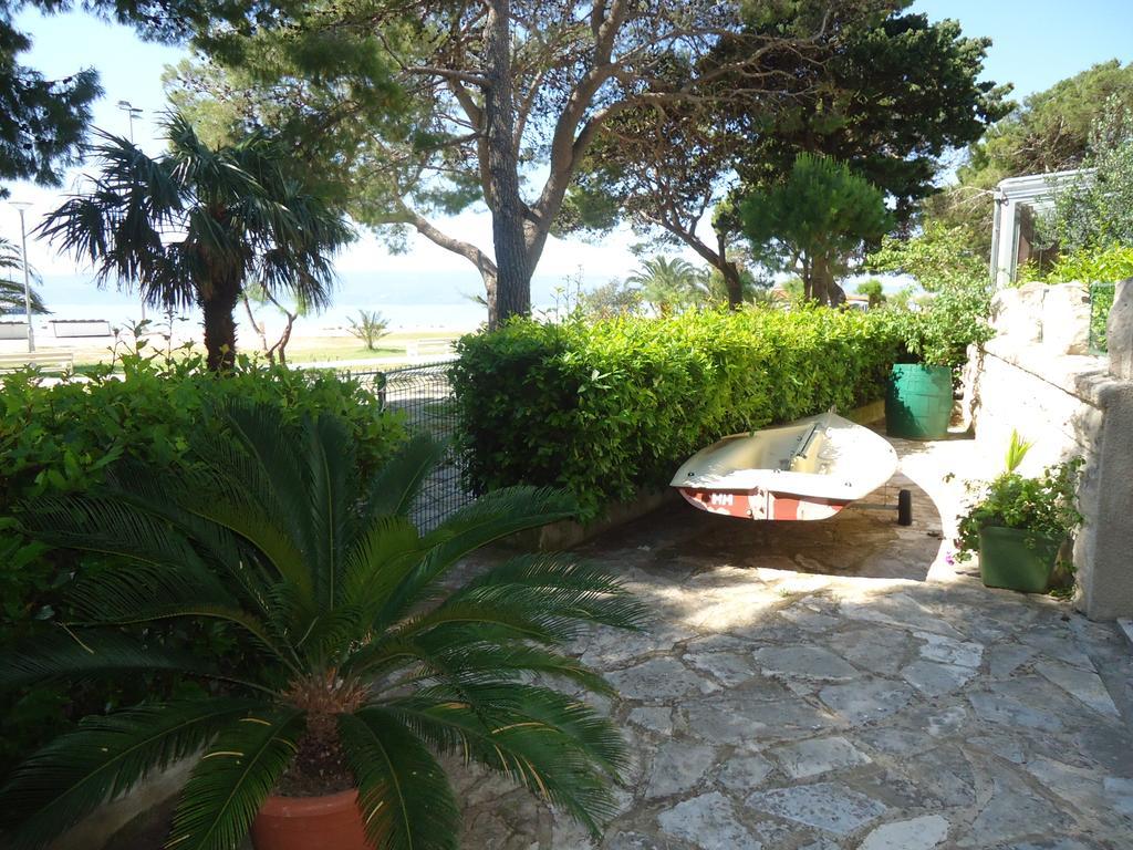 Omis Apartment On The Beach Exterior photo