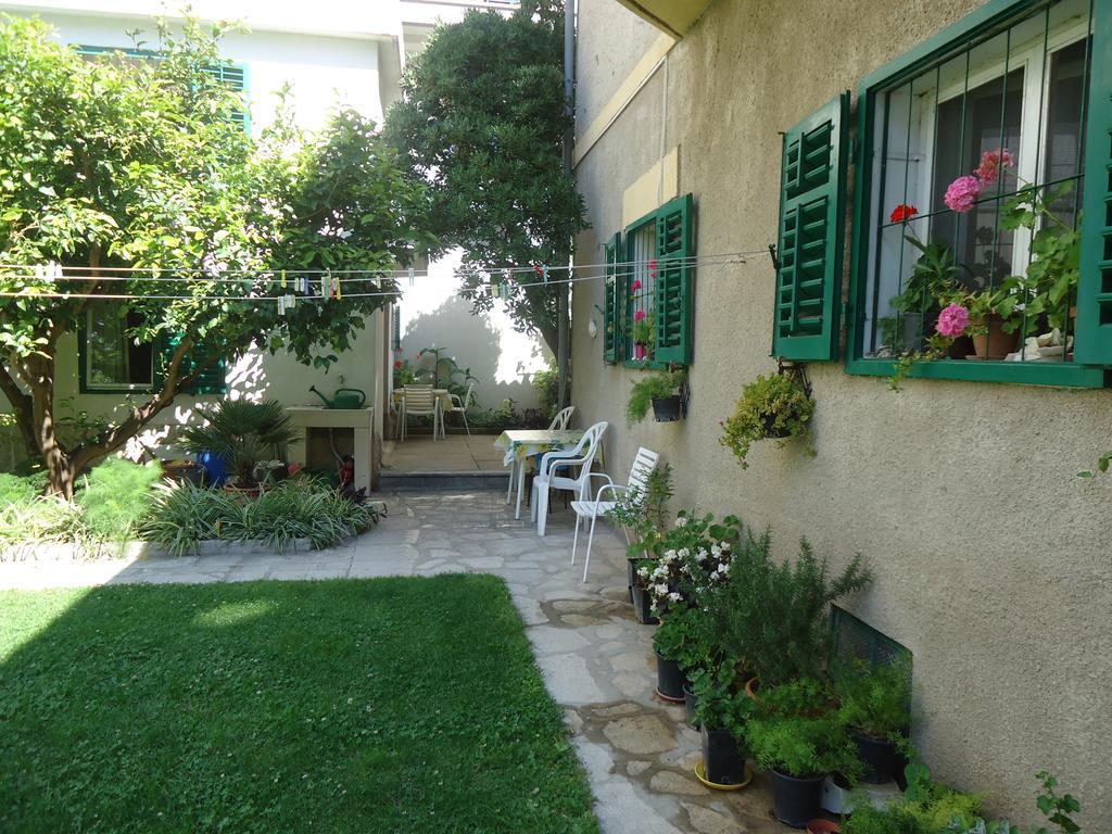 Omis Apartment On The Beach Exterior photo