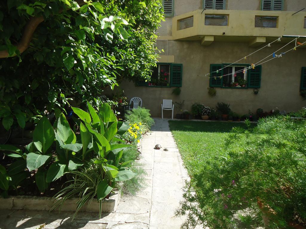 Omis Apartment On The Beach Exterior photo